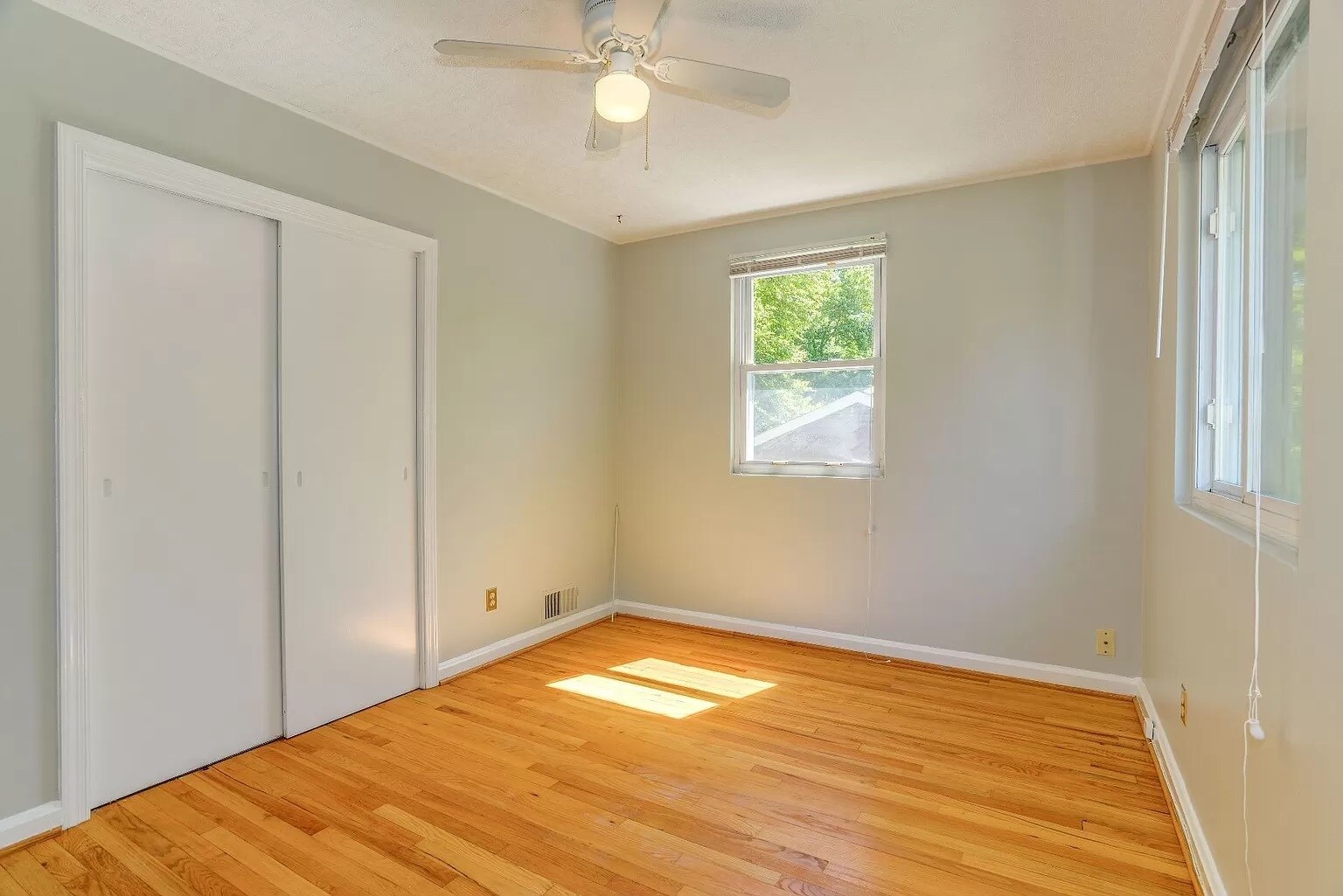 Building Photo - 3317 Glenway Dr