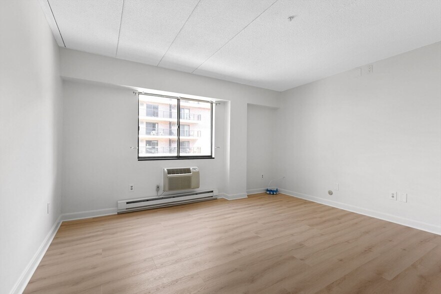 Building Photo - 125 Pleasant St