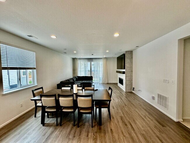 Building Photo - "Charming 4-Bedroom Castle Rock Home with Spacious Living!"