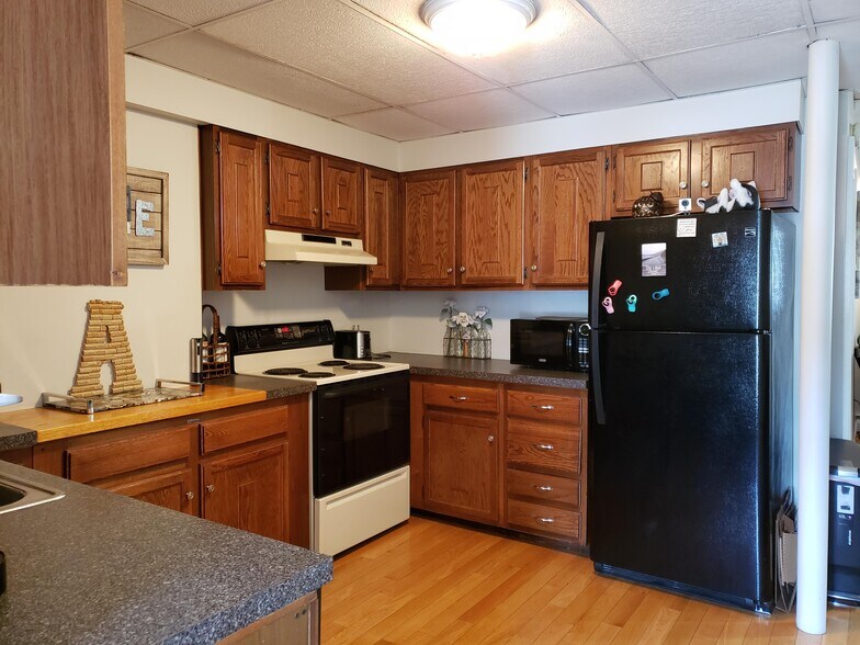 Kitchen - 185 Linwood Ave