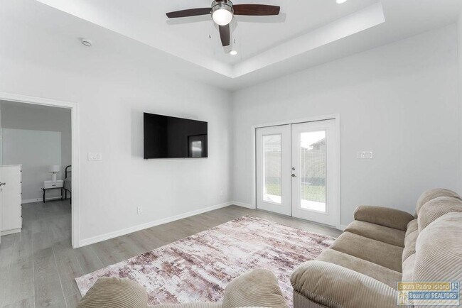 Building Photo - 20 S Bay Hill Dr