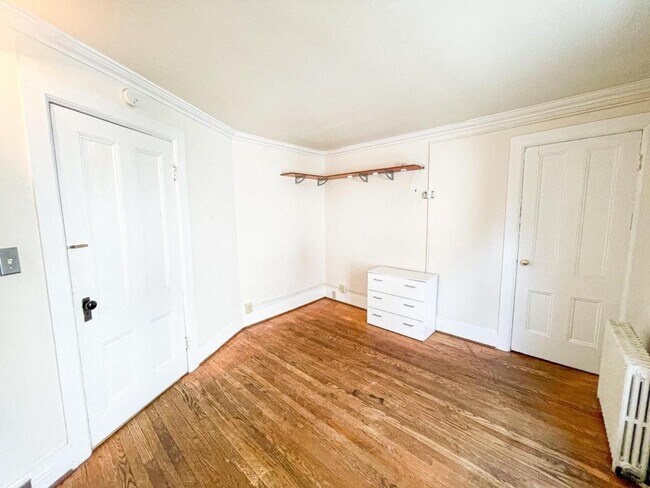 Building Photo - 705 E Seneca St