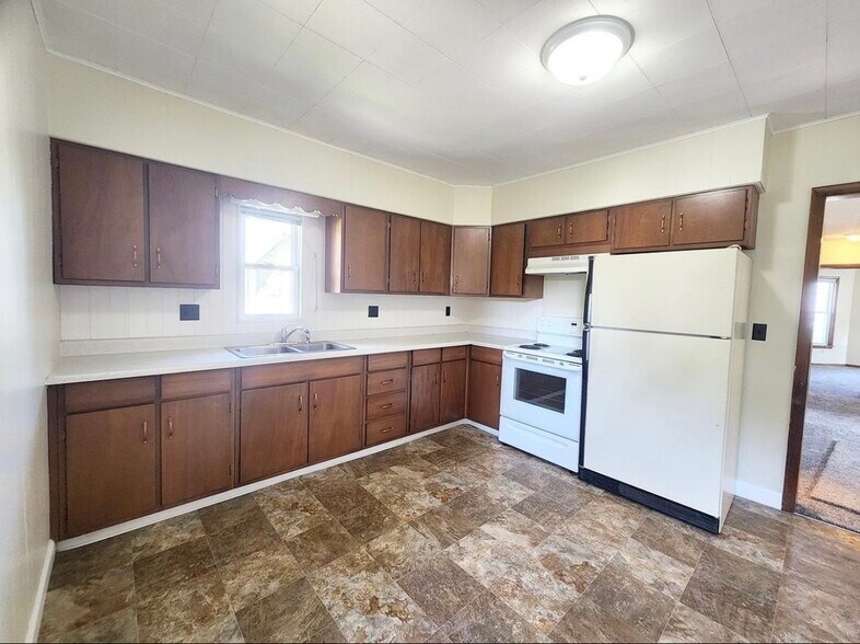 Building Photo - 455 N Terrace St