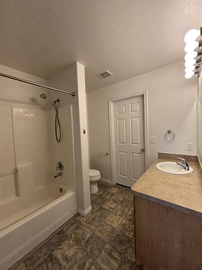 Building Photo - 3565 E Deloy Dr