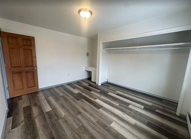 Building Photo - 827 17th Ave