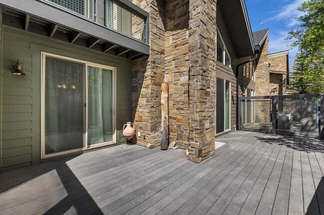 Building Photo - Quarry Village Townhome