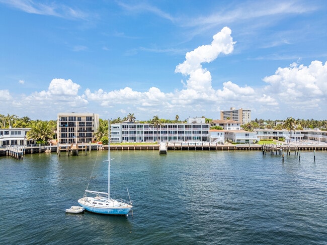 Building Photo - 2508 Bay Dr