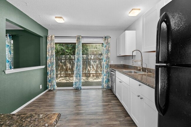 Building Photo - 9011 Quail Valley Dr