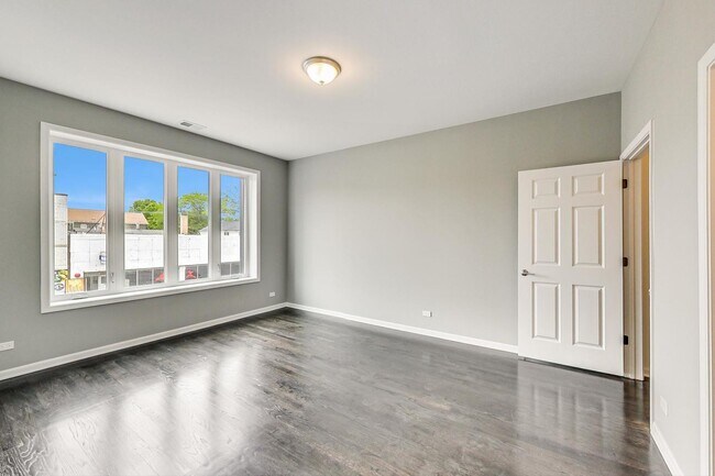 Building Photo - 2910 S Archer Ave