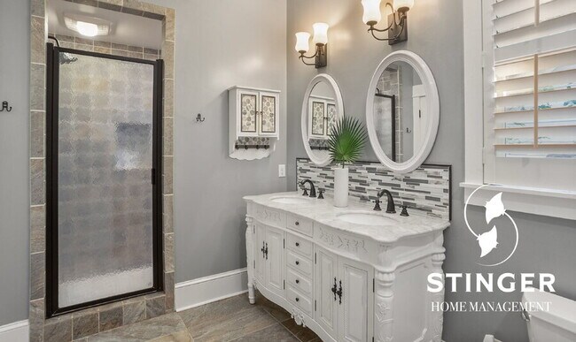 Building Photo - 14 Hayek St