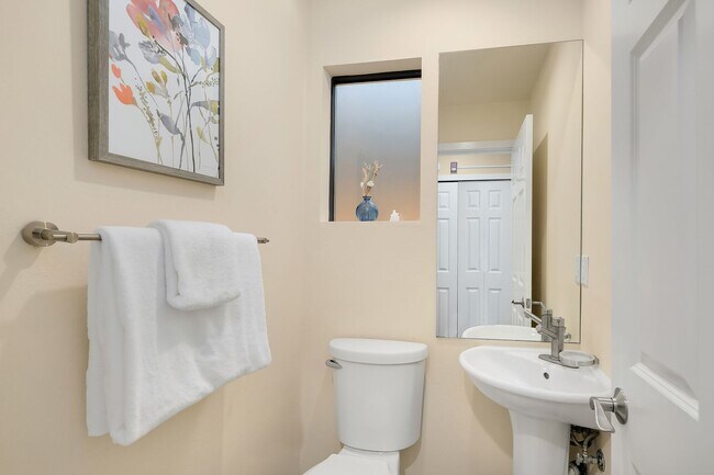 Building Photo - Fantastic location in the heart of downtown Kirkland!