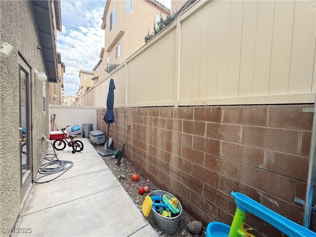 Building Photo - 1255 Little Boy Blue Ave