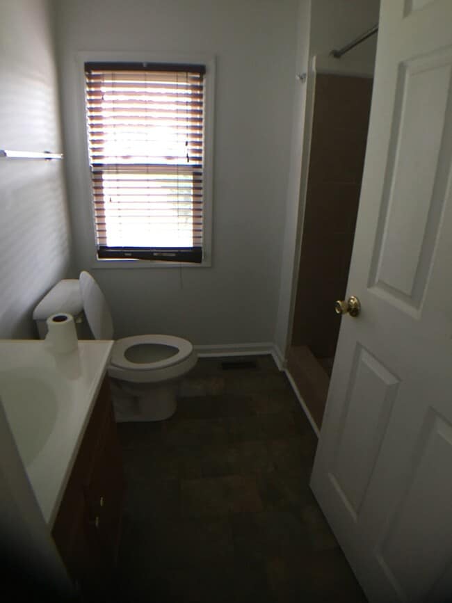 Building Photo - Radford (West End), 2 BR / 1 BA, Available August