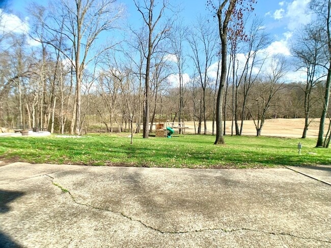 Building Photo - 423 Rivermont Dr