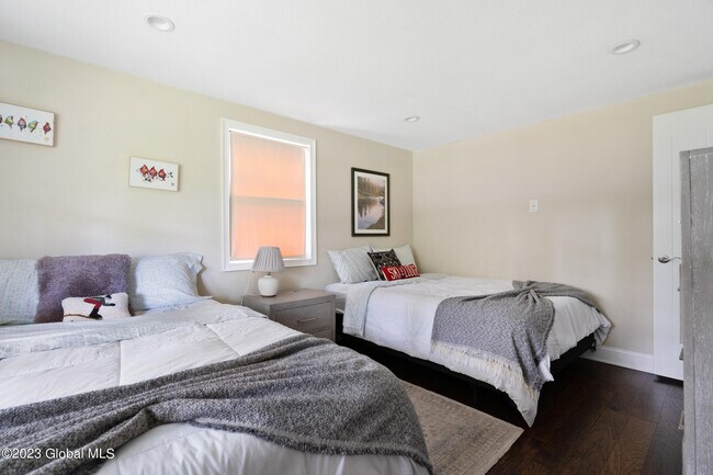 Building Photo - 1 Laurie Ln