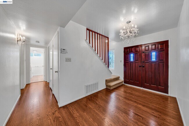 Building Photo - 1810 Boxwood Dr