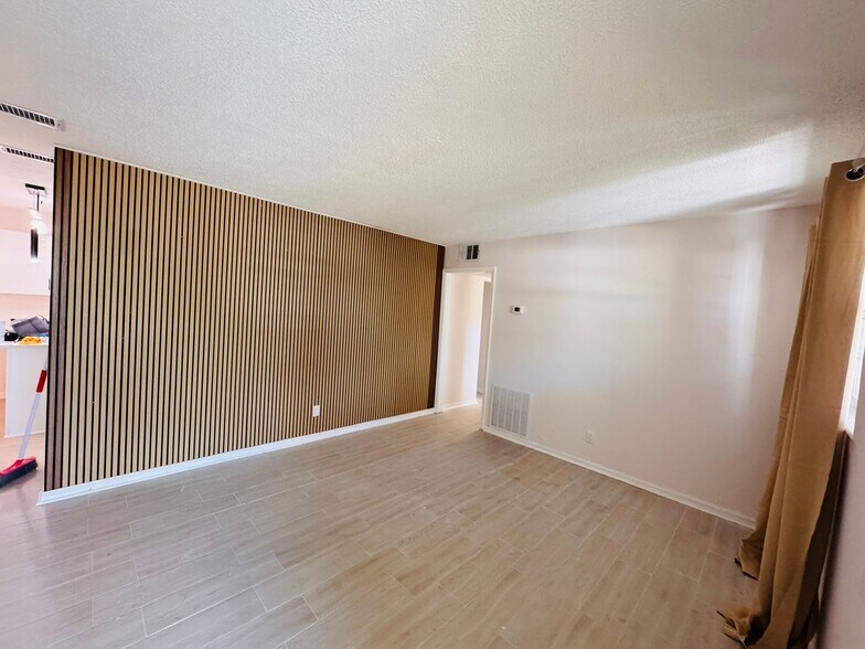 Building Photo - 6650 Pinnochio Dr