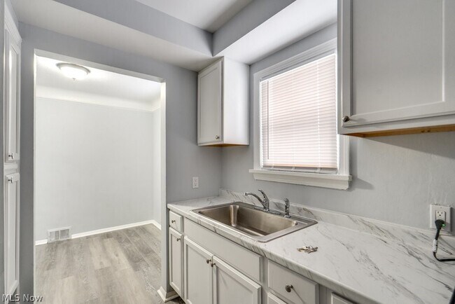 Building Photo - 9809 Way Ave