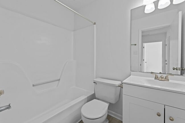 Building Photo - 608 Hilltop Dr