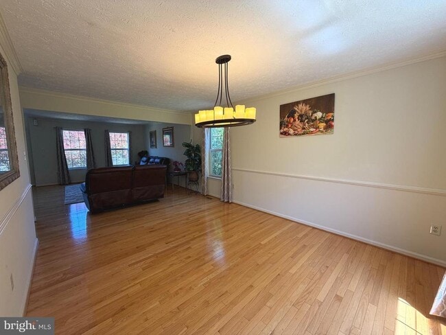 Building Photo - 407 Tamarack Cir