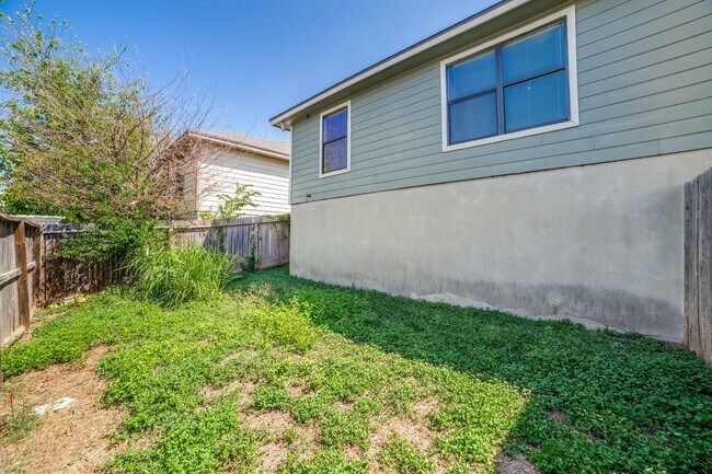 Building Photo - 11443 Creek Eagle