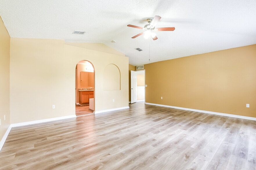 Building Photo - 2047 Galahad Dr