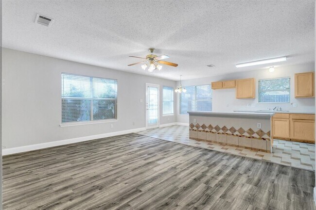 Building Photo - 8105 Flowertree Dr