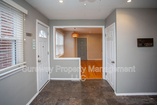 Building Photo - 841 Grove St