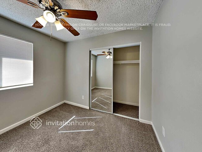 Building Photo - 1026 W Danbury Dr