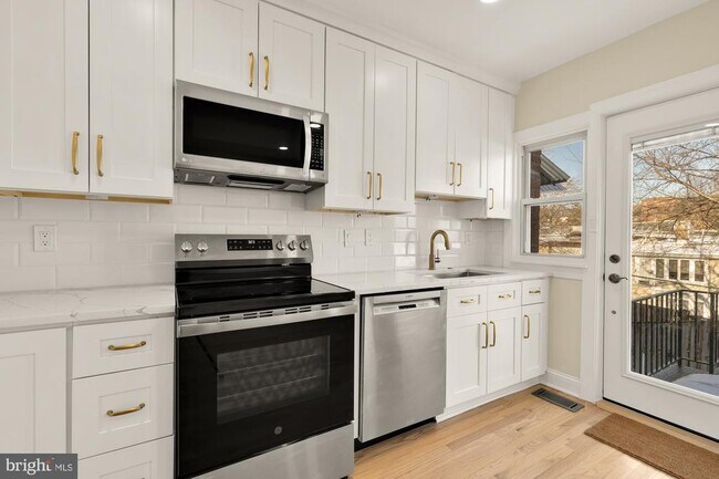 Building Photo - 2205 Observatory Pl NW