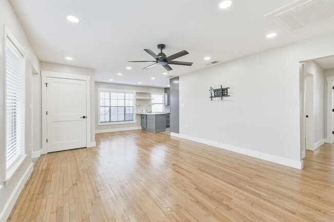 Building Photo - 6205 S Rice Ave