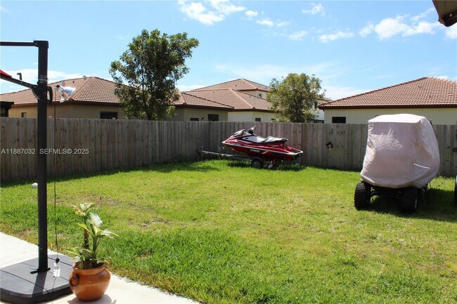 Building Photo - 3728 SE 5th Ct