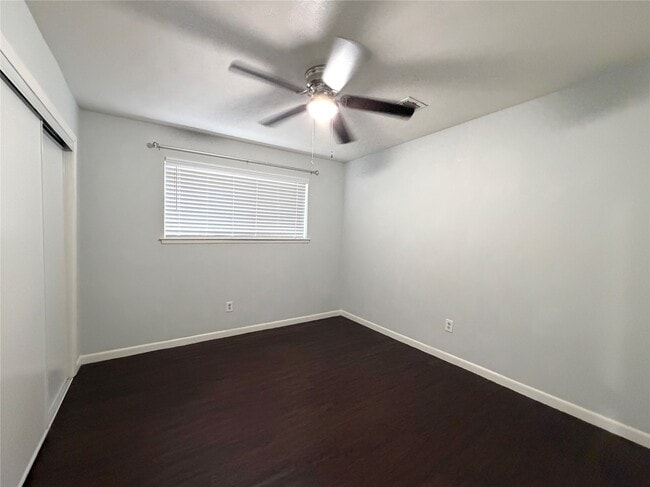 Building Photo - 1806 Airline Dr