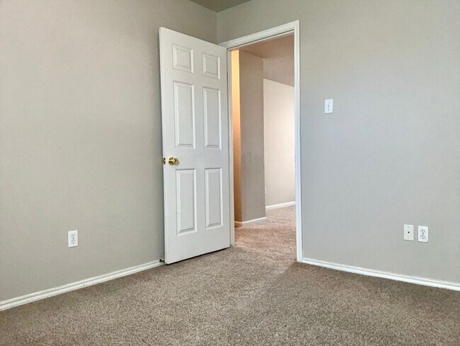 Building Photo - Adorable Move-In Ready 3/2 in Georgetown! ...