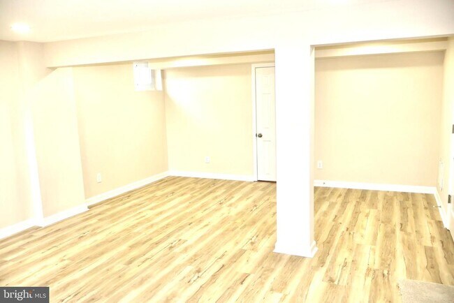 Building Photo - 147 Deacon Rd