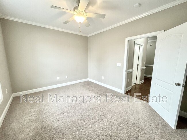 Building Photo - 1922 Harcourt Cir