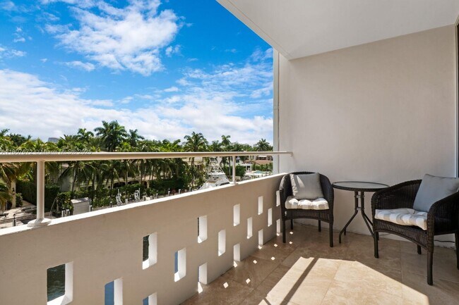 Building Photo - 180 Isle of Venice Dr