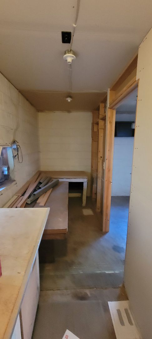 Building Photo - 4 Bedroom Home with Large Shop