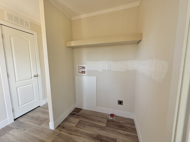 Building Photo - 719 Peyton Rd