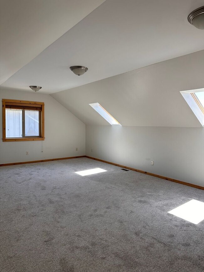 Building Photo - Gorgeous 3 Bedroom Home in Elk Grove Commu...
