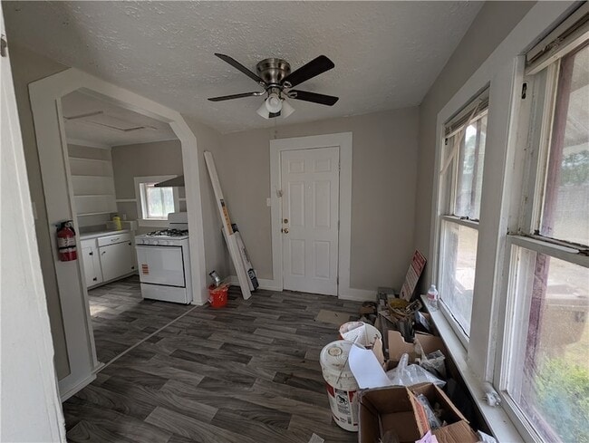 Building Photo - 615 6th St