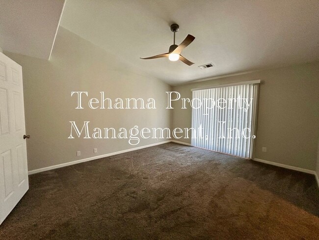 Building Photo - Executive 3 Bederoom 2 Bathroom home with in-ground pool and landscaping service included.