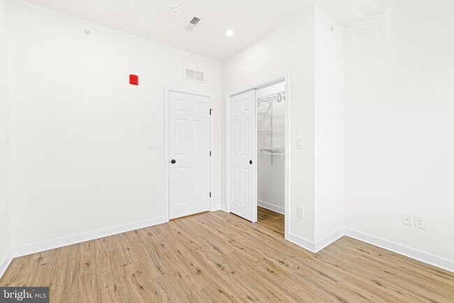 Building Photo - 2350 Moore St