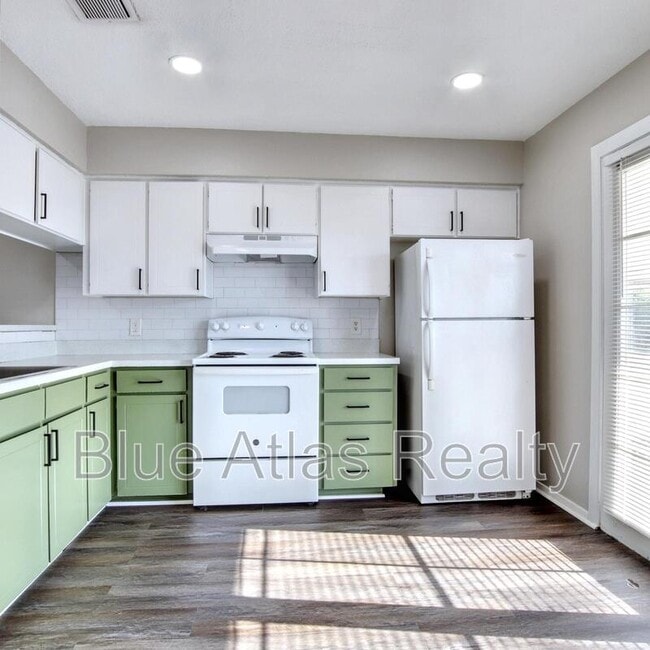 Building Photo - 2300 Indigo Ln