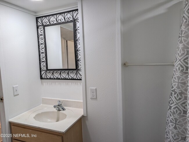 Building Photo - 116 Claudia St