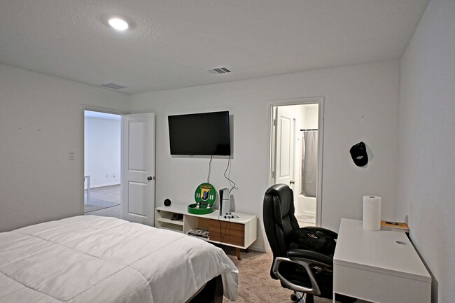 Building Photo - 5115 Schaeffer Rdg