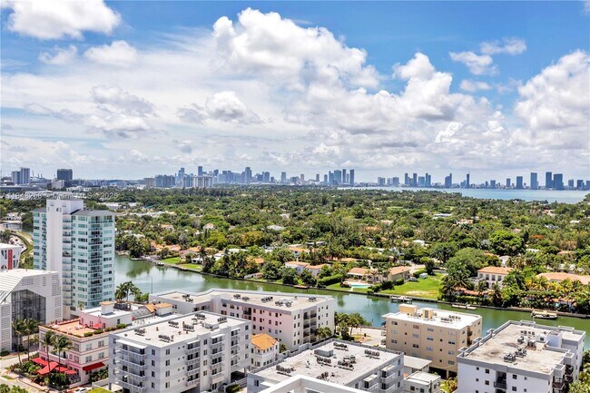 Building Photo - 3737 Collins Ave