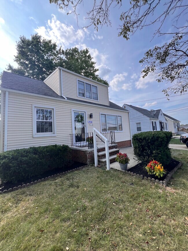 Building Photo - 1514 Parker Dr
