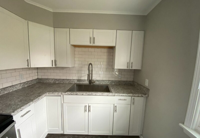 Building Photo - 121 E 35th St