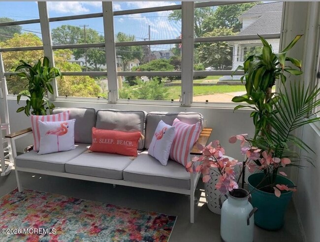 Building Photo - 2001 Main St